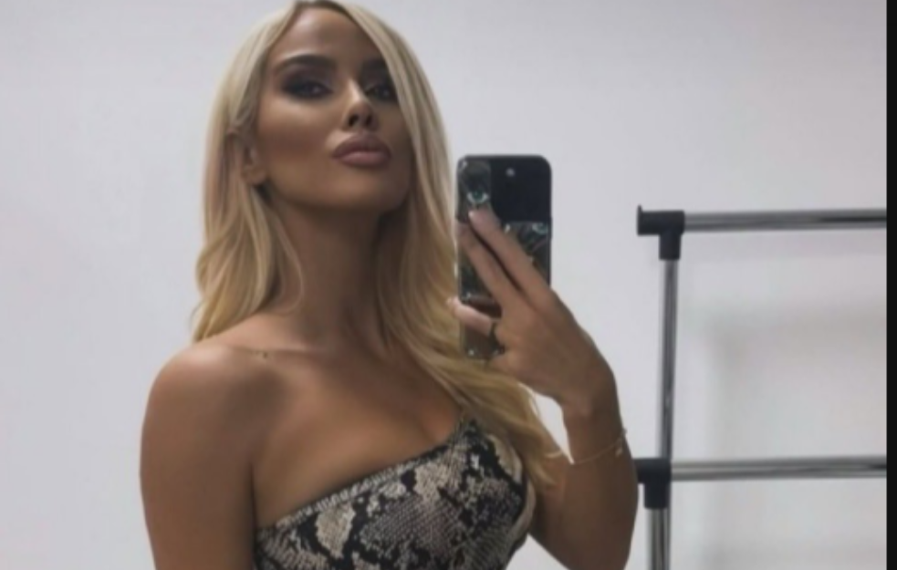 Ko je u stvari najbliža saradnica Ivice Dačića: Zanosna plavuša ili žena u uniformi?