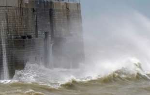 Oluja Bram koja se približava Britaniji i Irskoj ocenjena kao opasna po život: Poplavne vode mogu izazvati štetu na zgradama