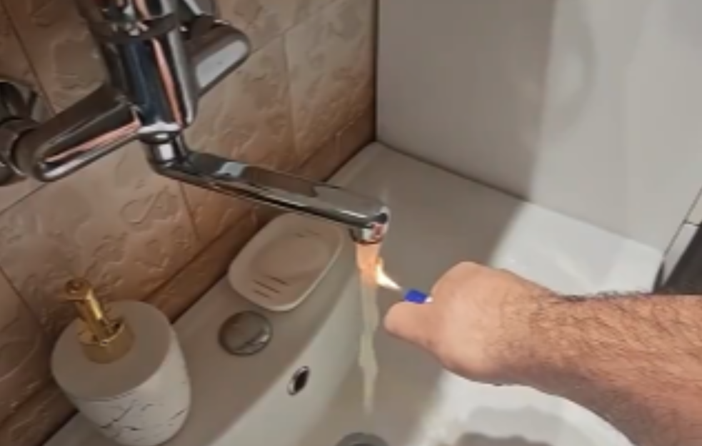 Opet gori voda sa česme kod Zrenjanina (VIDEO)