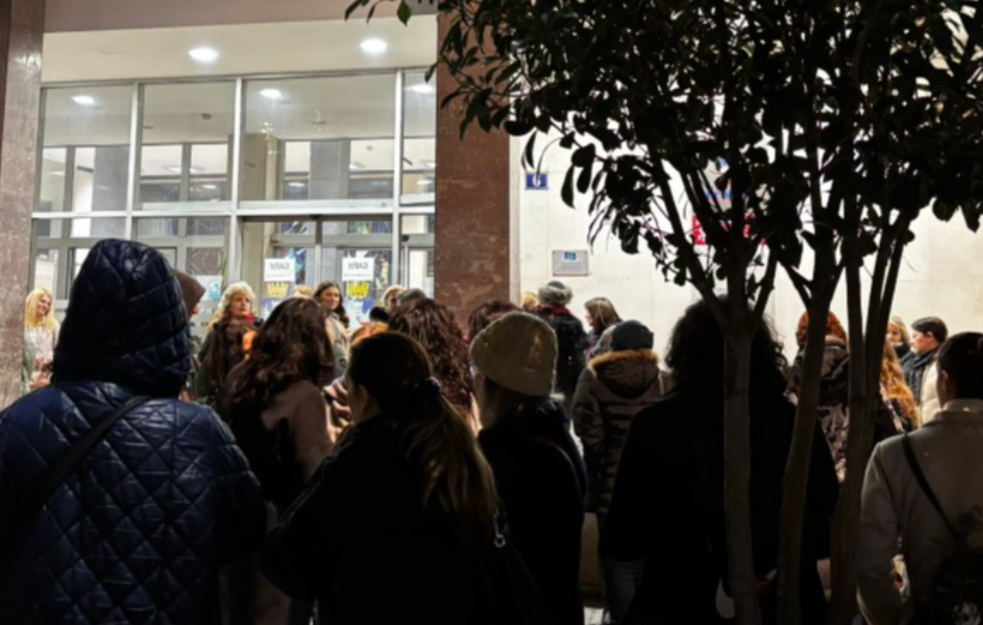 Ispred Skupštine grada održan protest radnika Apoteke Beograd: „Zdravlje ne sme da zavisi od profita“