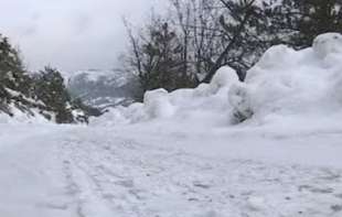 Sneg u Lici i Gorskom kotaru, na Jadranu olujna bura
