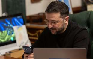 Irski novinar: Zelenski u Ukrajini prodaje sve, čak i najsvetiji dan