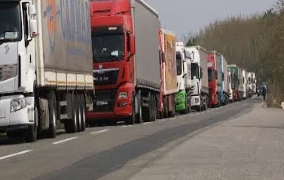 Na graničnom prelazu Sremska Rača teretna vozila čekaju šest sati na izlazu