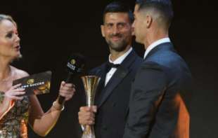 Novak Đoković iz ruku Kristijana Ronalda dobio posebnu nagradu u Dubaiju