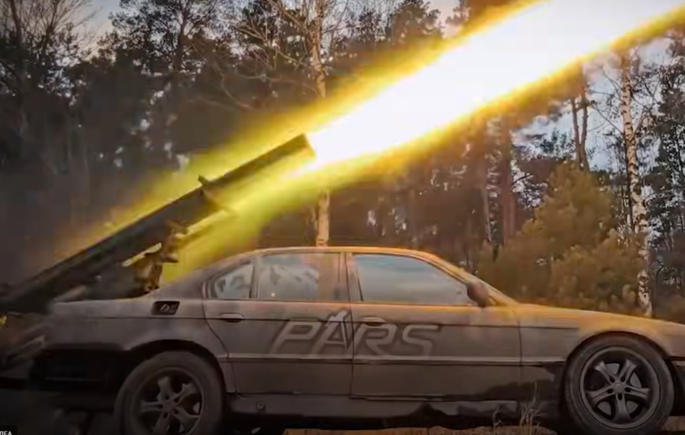 BMW Serije 7 kao lanser raketa u Ukrajini