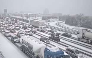 Sneg i led okovali Zapadnu Evropu: Saobraćaj u kolapsu, U Francuskoj najmanje pet osoba izgubilo život