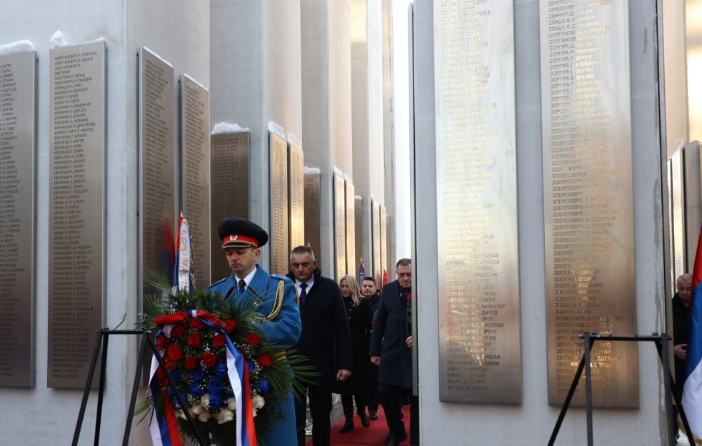 Republika Srpska slavi svoj Dan: U Banjaluci okriveno Centralno spomen-obeležje sa imenima 26.000 poginulih