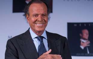 Hulio Iglesijas optužen za seksualno zlostavljanje