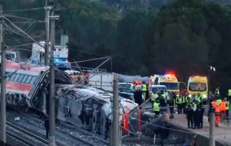Polomljena spojnica na šinama izazvala tragediju: Broj žrtava u nesreći u Španiji porastao na 40