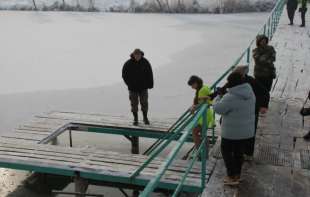 Oko 3.600 ljudu na bogojavljenskom kupanju u Rusiji, temperatura bila -37 stepeni