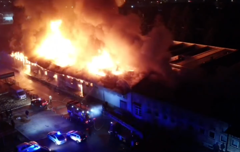 Veliki požar u Novom Pazaru: Vatra zahvatila više objekata, objavljen prvi snimak