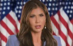 Trampova surova Barbika: Amerika ključa zbog Kristi Noem