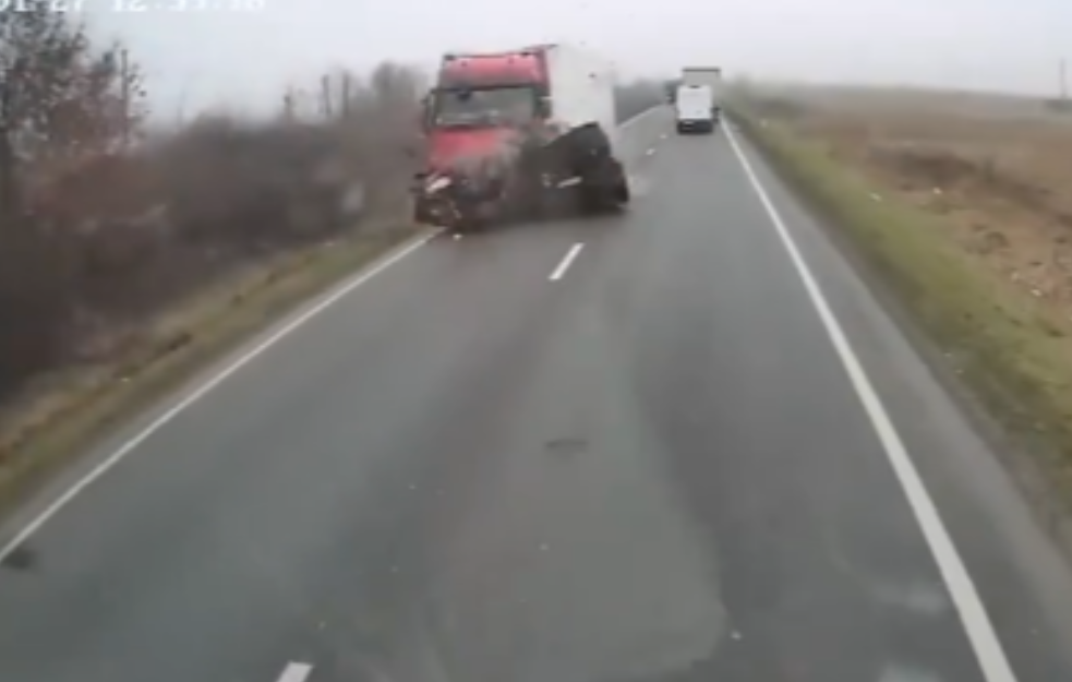 Uznemirujući snimak! 7 navijača PAOK-a poginulo, u blizini granice sa Srbijom!